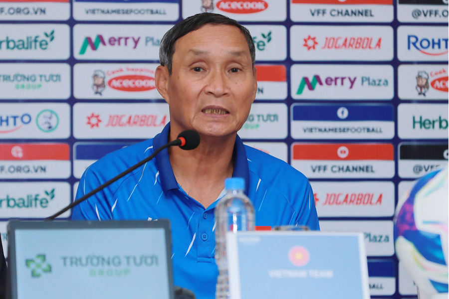 HLV Mai Đức Chung giải thích lý do gạch tên cầu thủ Việt kiều khỏi đội tuyển nữ