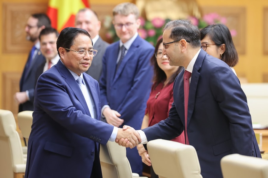 Thủ tướng chủ trì tọa đàm với doanh nghiệp Anh quốc về phát triển tài chính, chuyển đổi số