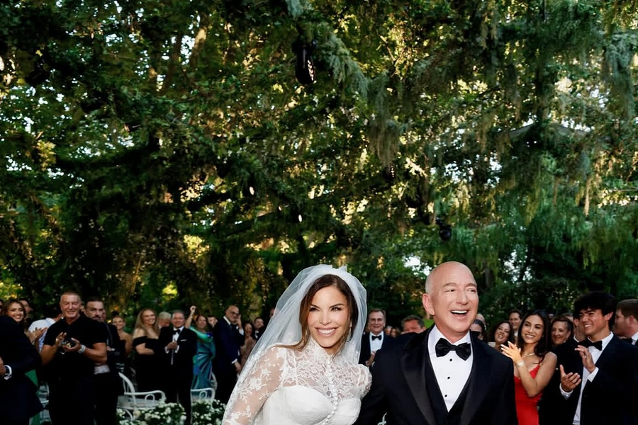 Bên trong đám cưới xa hoa, bí mật của Jeff Bezos và nữ nhà báo Lauren Sánchez