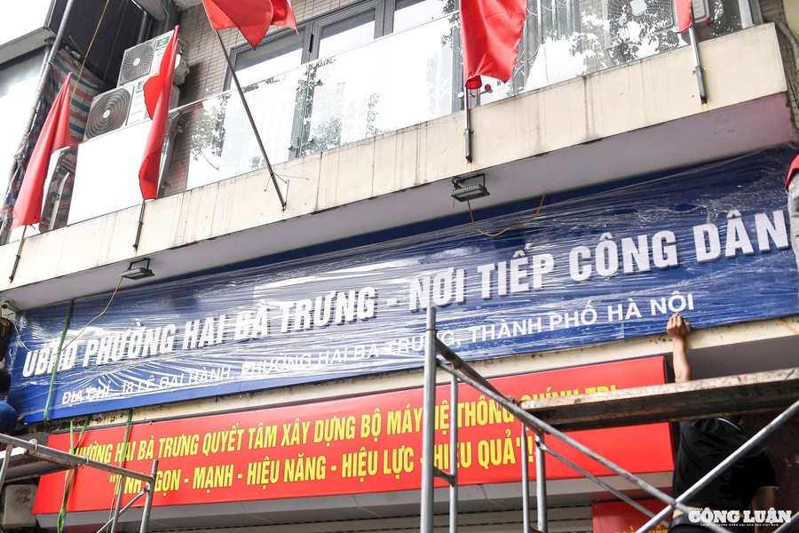 Trụ sở phường mới tại Hà Nội đồng loạt thay tên, chờ ngày hoạt động