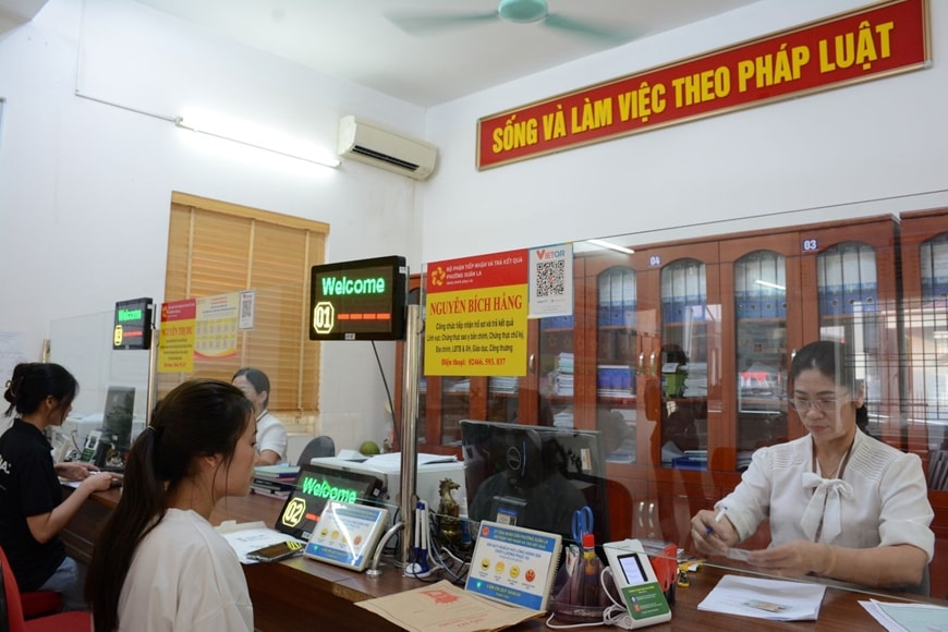 Cán bộ, công chức không được từ chối giải quyết thủ tục hành chính với lý do đang sắp xếp bộ máy