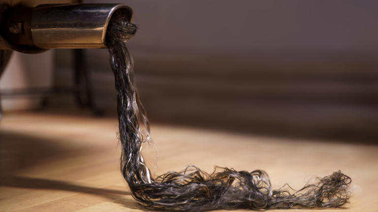 ‏Tại sao đôi khi bạn có thể thấy 'tóc' đi ra từ ống xả ô tô?‏