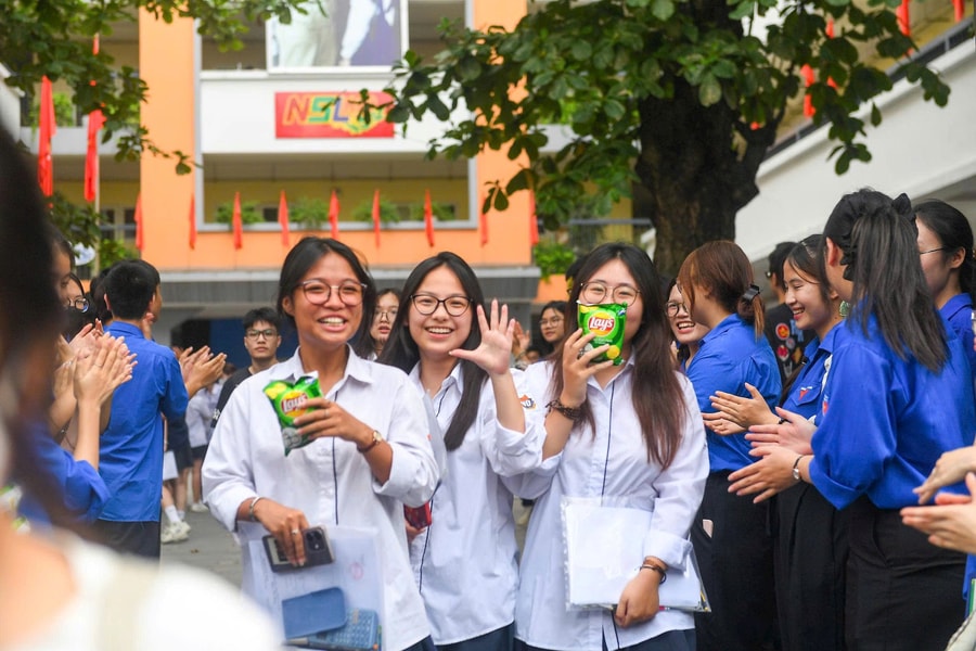 Đề thi tiếng Anh THPT 2025: Tiệm cận chuẩn IELTS, phổ điểm có thể giảm sâu