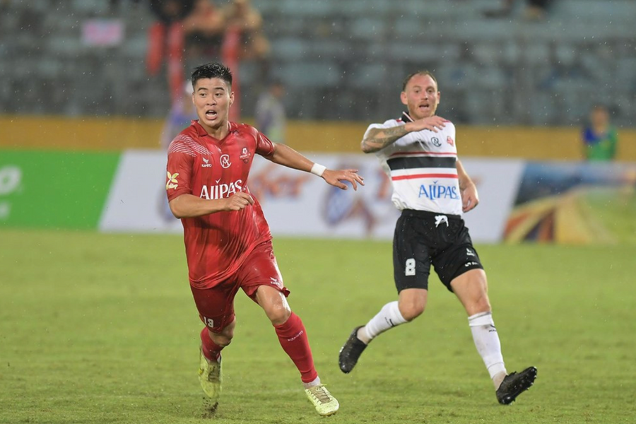 Văn Quyết tỏa sáng, Việt Nam All Stars ngược dòng đánh bại Huyền thoại Man Utd