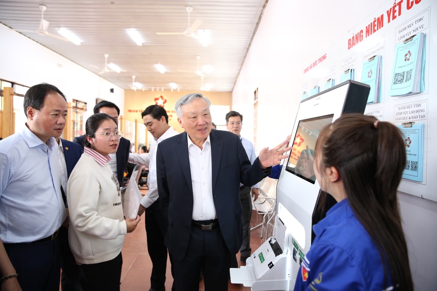 Phó Thủ tướng Thường trực làm việc với xã Đức Trọng về vận hành Trung tâm Phục vụ hành chính công