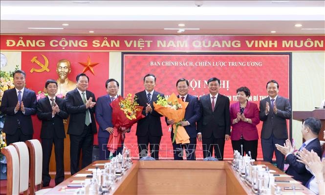 Ông Nguyễn Anh Tuấn và ông Nguyễn Đức Hiển giữ chức Phó trưởng Ban Chính sách, Chiến lược Trung ương