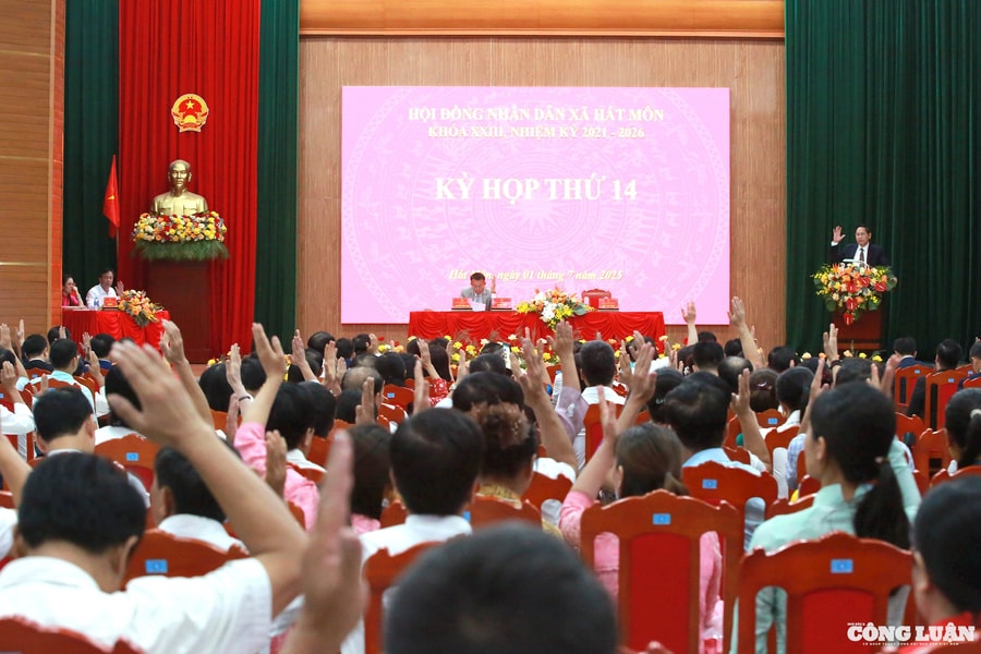 Tinh gọn bộ máy, chọn cán bộ ‘chuẩn’ phục vụ dân