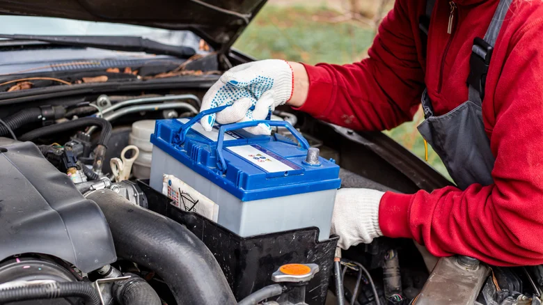 ‏Ắc quy xe mới có cần sạc không‏