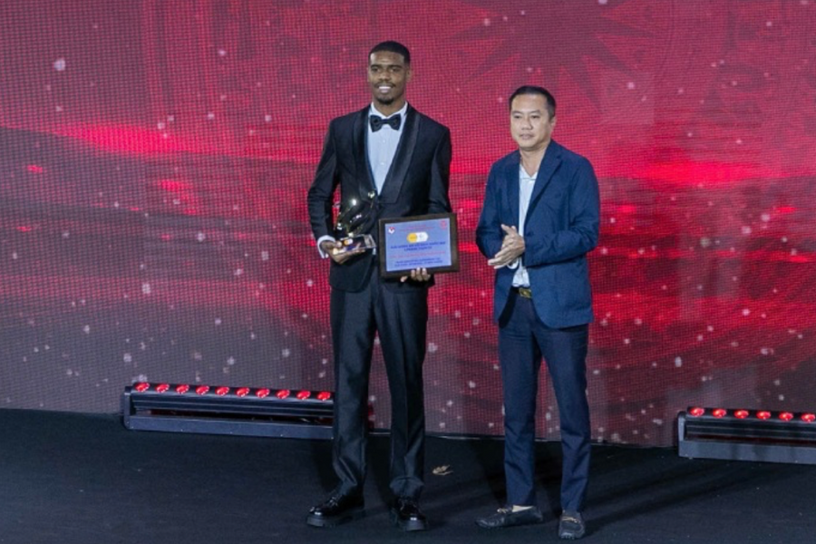 Tiền đạo Alan của CLB CAHN giành cú đúp danh hiệu V.League 2024/25