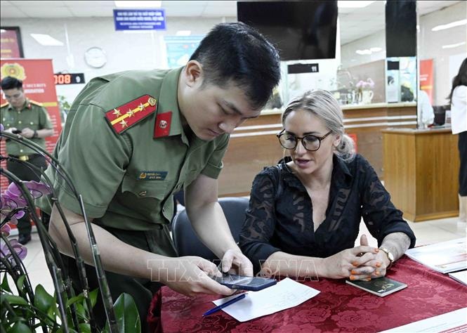 Cấp định danh điện tử mức độ 2 cho người nước ngoài cư trú tại Việt Nam từ ngày 1/7