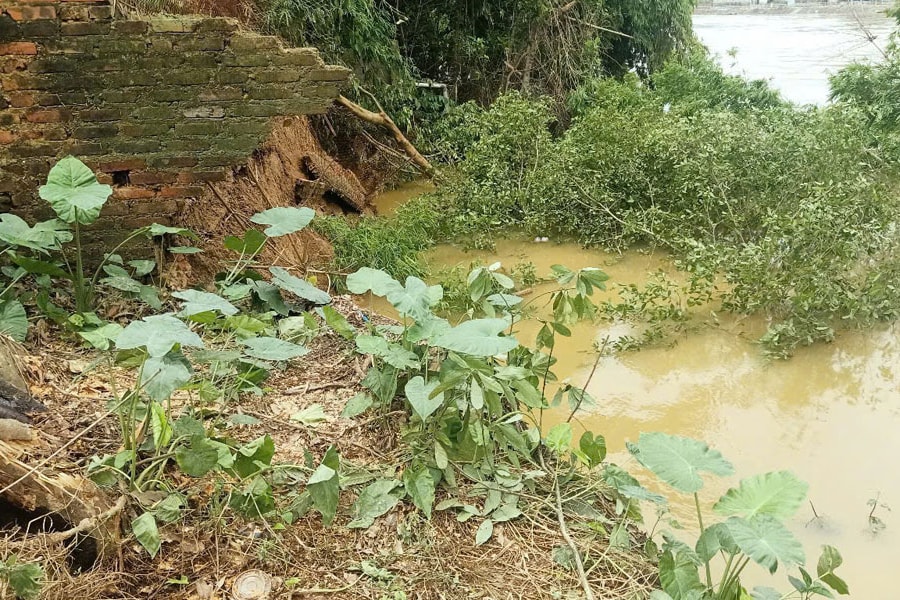 Bắc Ninh: Tiếp tục xuất hiện sạt lở trên đê tả sông Cầu, di dời khẩn cấp một số hộ dân