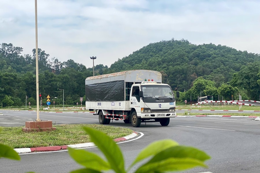 Sát hạch GPLX tại Hà Nội: Gần 1.300 người thi, chỉ 568 đỗ