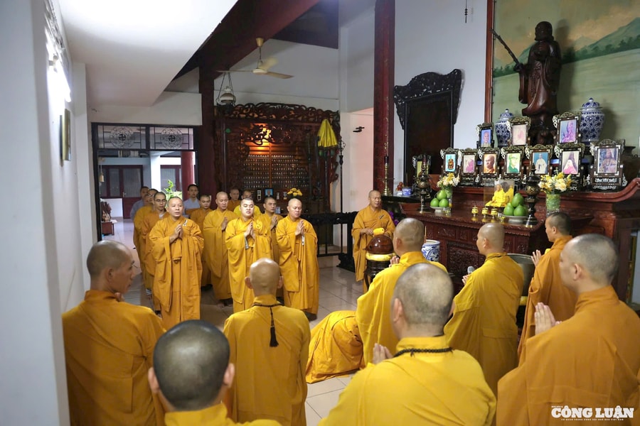 Chùa ở TP HCM đồng loạt cử ba hồi chuông trong ngày đầu vận hành chính quyền hai cấp