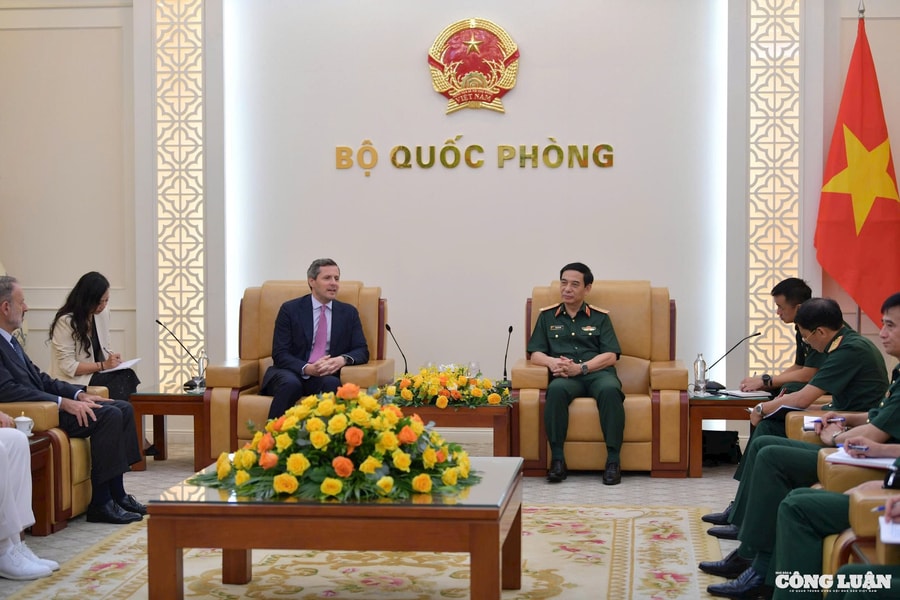 Đại tướng Phan Văn Giang tiếp Quốc vụ khanh Quốc phòng Italy