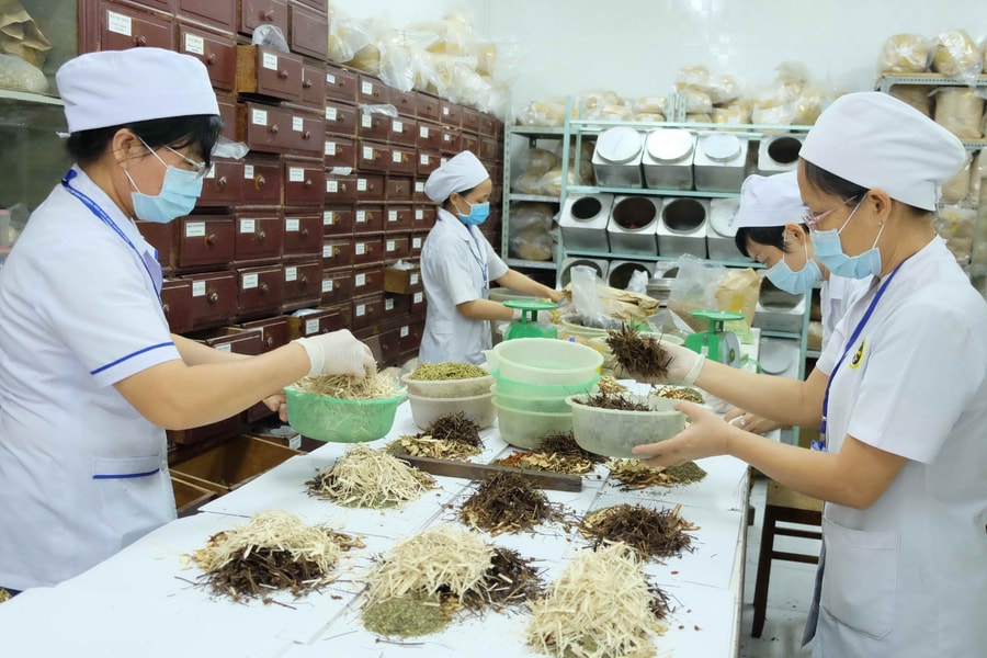 Bảo hiểm y tế sẽ thanh toán nhiều khoản chi mới với thuốc y học cổ truyền