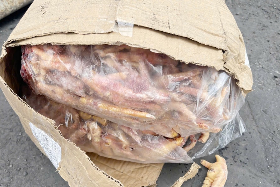 Hải quan khởi tố vụ xuất khống 1.400 tấn chân gà đông lạnh