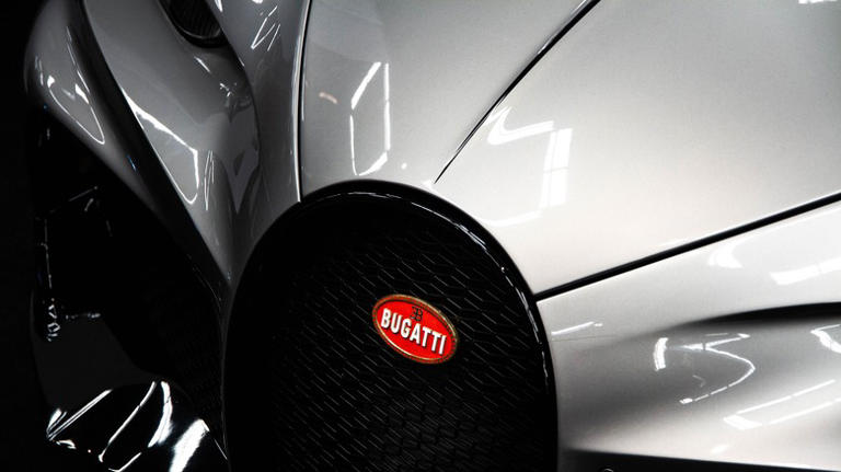 ‏ Lốp Bugatti có gì mà đắt như vàng?‏