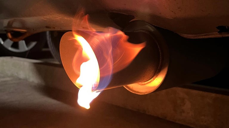 Xe nổ bô là dấu hiệu gì và xử lý ra sao?