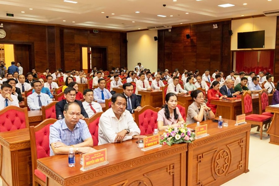 Chủ tịch UBND tỉnh Đắk Lắk công bố các quyết định về công tác cán bộ