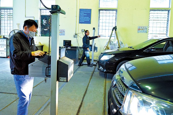 Ô tô dưới 9 chỗ lần đầu chứng nhận đăng ký kèm biển số tại Hà Nội, phí 20 triệu đồng