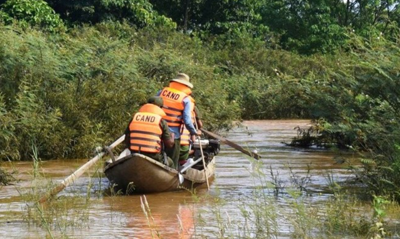 Quảng Ngãi: Người phụ nữ mất tích khi cố băng cầu tràn