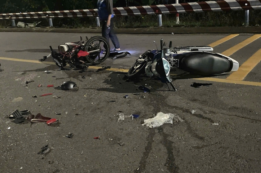 Va chạm xe máy ở dốc cầu Bình Nhâm, khiến 2 người tử vong, 1 nguy kịch