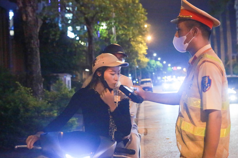 14 phụ nữ vi phạm nồng độ cồn trong đợt kiểm tra toàn quốc tối 20/10