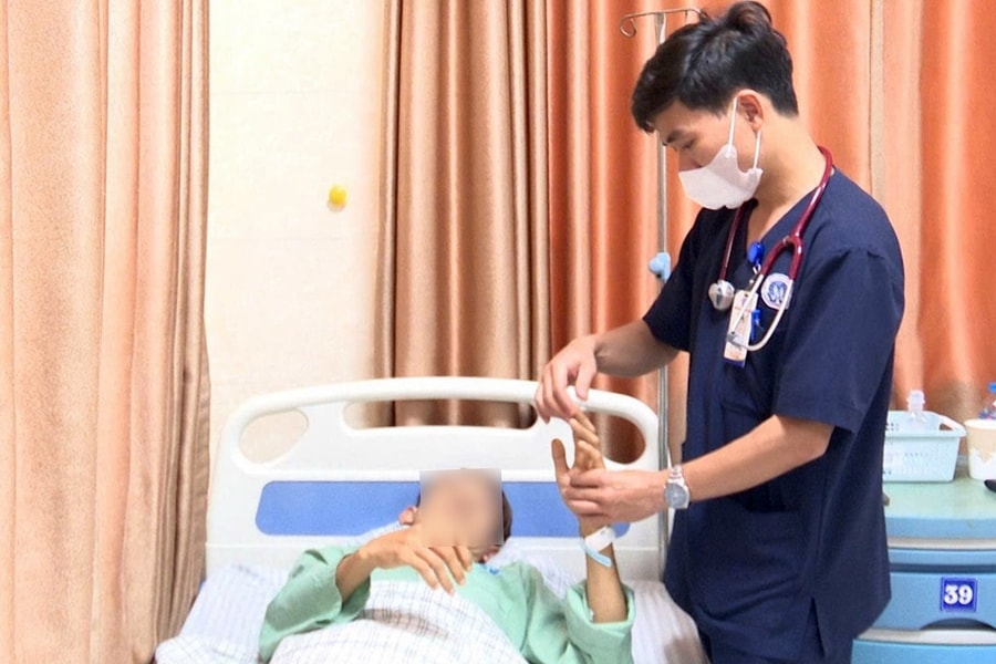 Kịp thời đặt stent chuyển dòng, nam bệnh nhân tránh nguy cơ đột quỵ