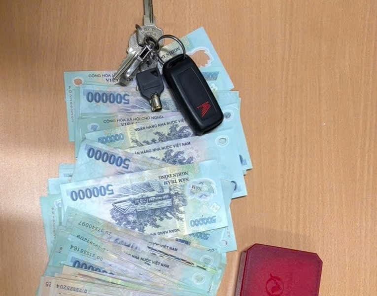 Chưa đầy 6 tiếng, Công an Hà Nội bắt được đối tượng cướp tiệm vàng trên phố Núi Trúc