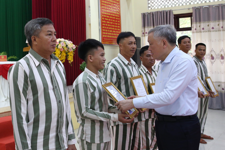 Hội đồng tư vấn đặc xá hướng dẫn thực hiện đặc xá năm 2025 (đợt 2)