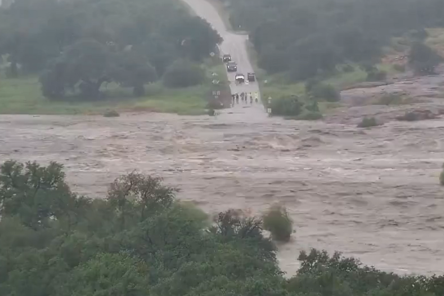 Hàng chục người chết và mất tích vì trận lũ bất ngờ ở Texas, gồm nhiều trẻ em
