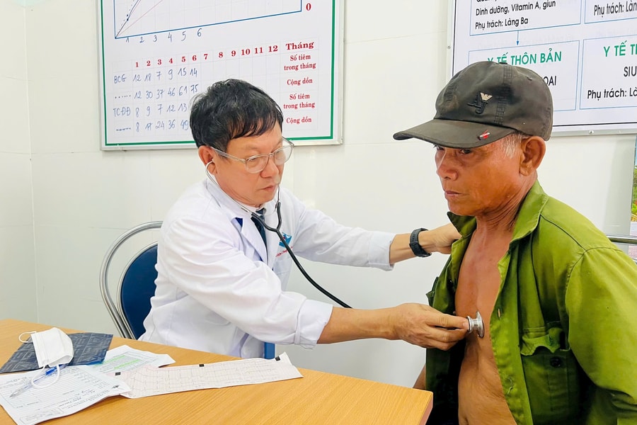 Gia Lai: Hàng trăm người dân biên giới được tặng quà, khám bệnh và phát thuốc miễn phí