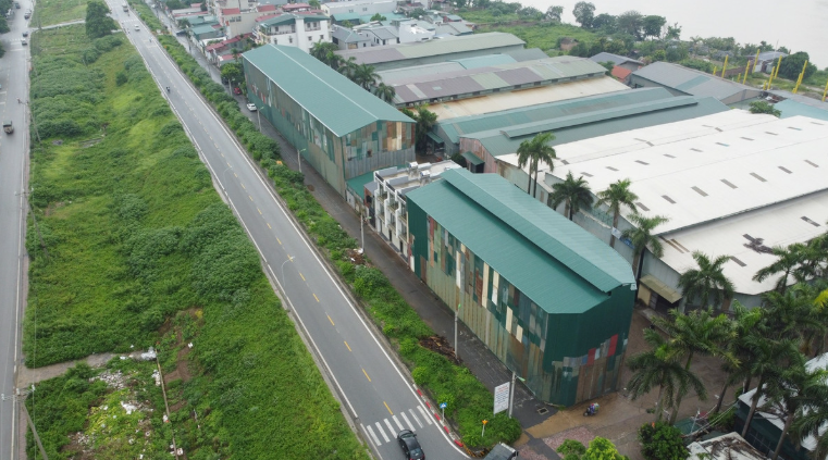 Dãy nhà "lạ" mọc ngoài đê sông Đuống: Hà Nội yêu cầu khẩn trương làm rõ