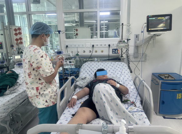 Cứu sống bé trai 12 tuổi nặng 83kg bị sốc sốt xuất huyết nặng, suy hô hấp và tổn thương đa cơ quan