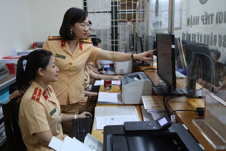 Hơn 3.000 phản ánh của người dân gửi tới Cục trưởng Cảnh sát giao thông sau một tháng