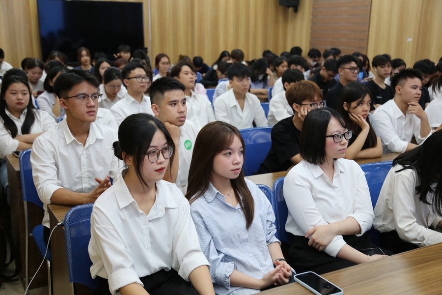 Đưa tiếng Anh thành ngôn ngữ thứ hai trong trường học: Tạo hệ sinh thái ngôn ngữ, mở rộng cánh cửa hội nhập