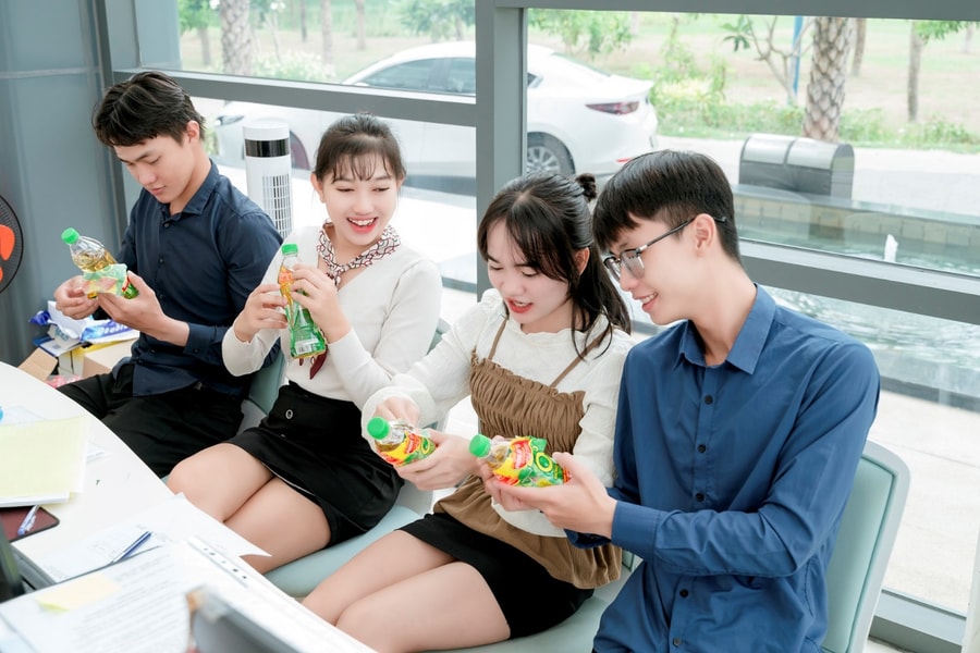 Vừa giải nhiệt, vừa háo hức săn thưởng khủng khi uống Trà Xanh Không Độ để có tiền du lịch, mua sắm