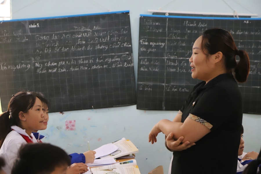 Giáo viên kiêm nhiệm công tác công đoàn có được hưởng lương dạy thêm giờ?