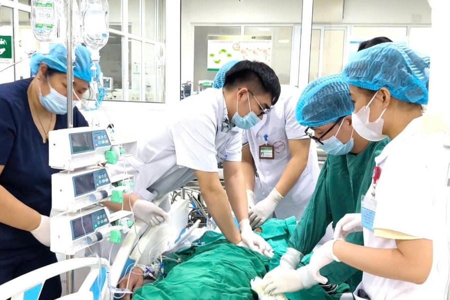 Nam bệnh nhân tiên lượng xấu vì mắc liên cầu lợn do ăn tiết canh, lòng lợn