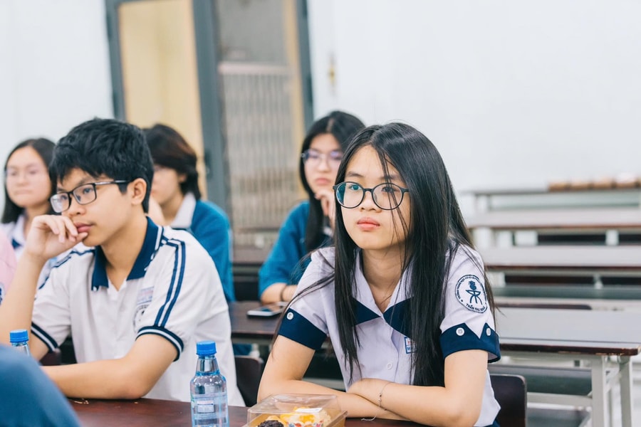 TP HCM nghiên cứu cấm học sinh sử dụng điện thoại trong trường học