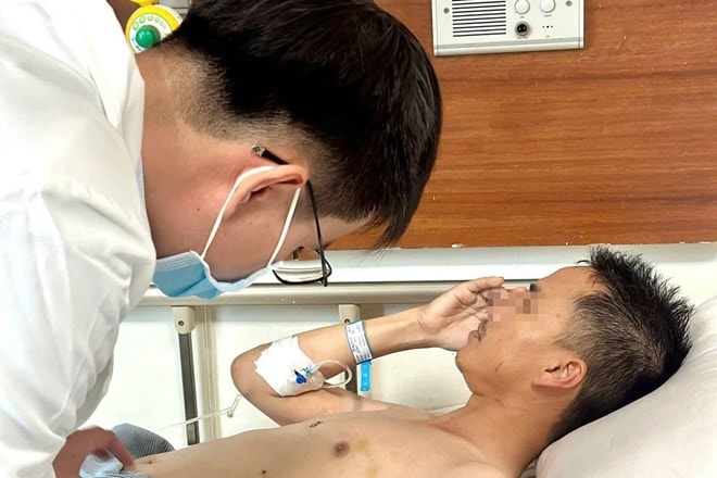 Cứu sống nam bệnh nhân bị dao chọc tiết đâm thấu ngực sau cuộc ẩu đả