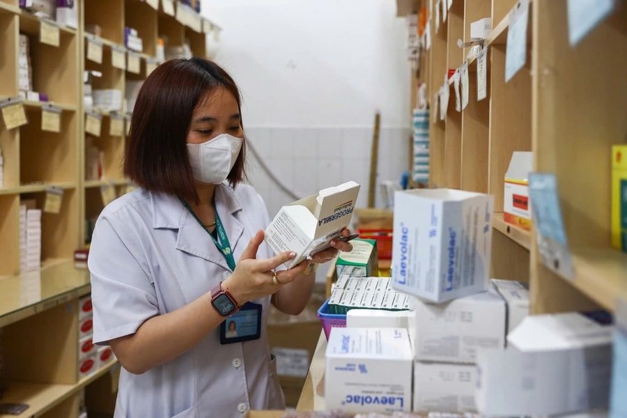 Kê đơn thuốc mạn tính 2-3 tháng không phải “cấp phát tùy ý”