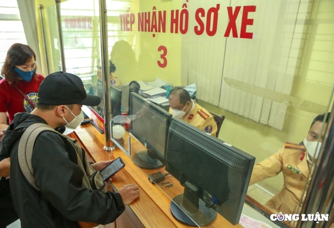 Hà Nội: Hướng dẫn chuyển quyền sở hữu điện tử phục vụ sang tên xe