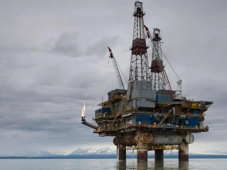 ‏Giá dầu tăng vọt khi thị trường chờ tuyên bố lớn từ Tổng thống Donald Trump về Nga‏