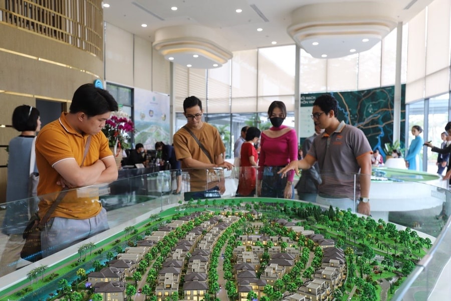 Bất động sản hạng sang tại TP.HCM:  Giá căn hộ gần nửa tỷ đồng/m2, biệt thự giá bằng cả cao ốc