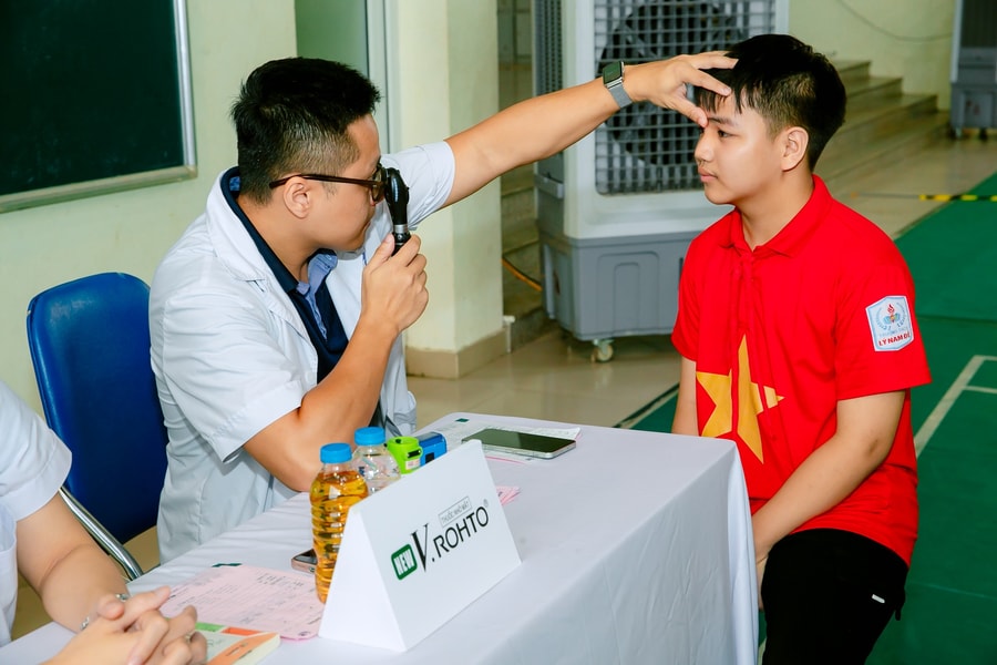 Trẻ dưới 18 tuổi cận thị, lác mắt sẽ được Bảo hiểm y tế chi trả