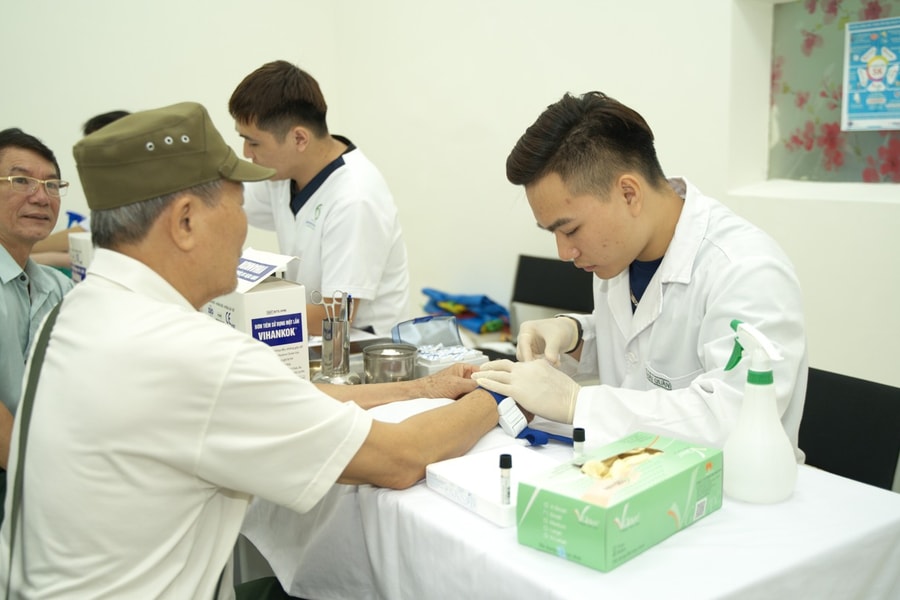 Ngành Y Dược “rộng cửa” cho thí sinh có IELTS, SAT năm 2025