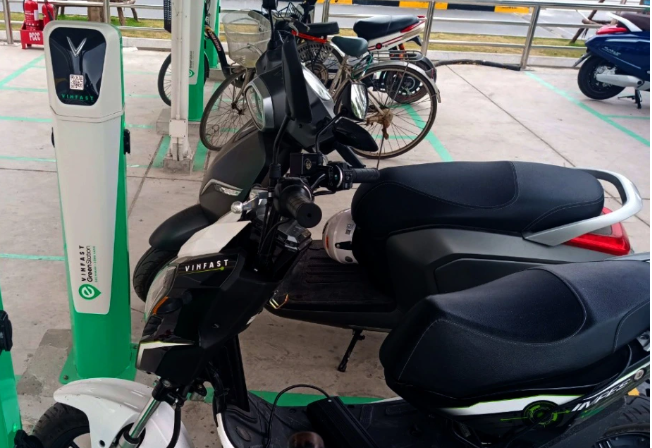 Hà Nội lập tổ công tác chuyển đổi xe xăng, xây thêm trạm sạc điện