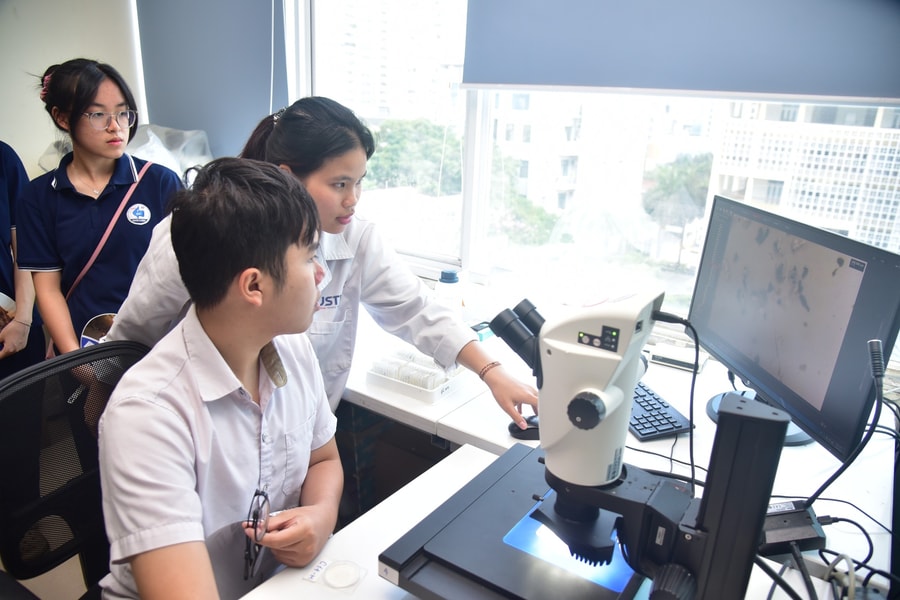 'Chạy đua' đào tạo nhân lực bán dẫn: Cơ hội lớn, yêu cầu cao