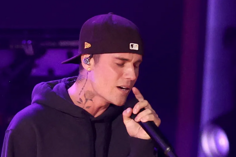 Justin Bieber trở lại đầy ấn tượng với album âm nhạc ‘Swag’